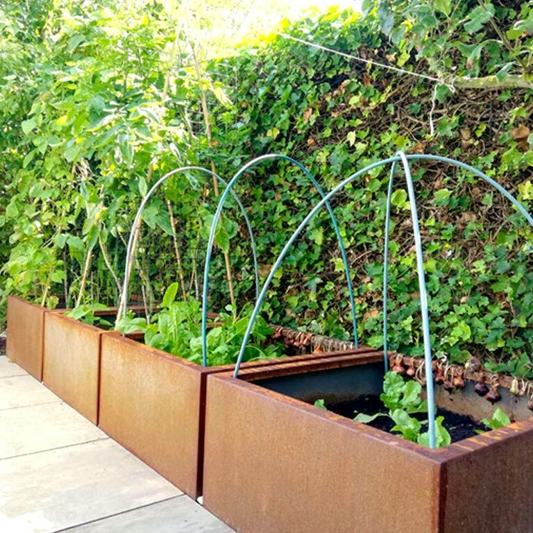 Floreira soldada em aço corten Montana 80 x 80 x 40 cm