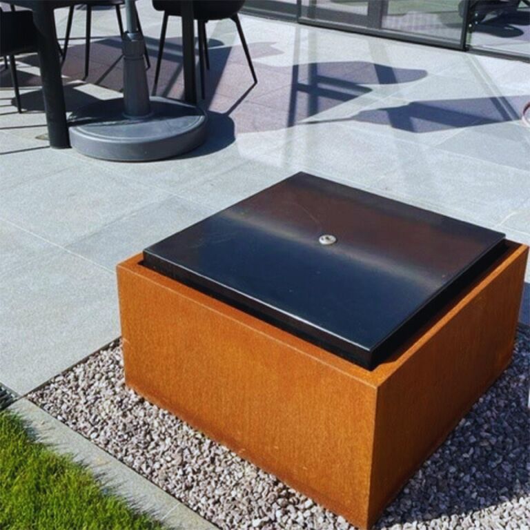 Ornamento de água em aço corten 80 x 80 x 40 cm