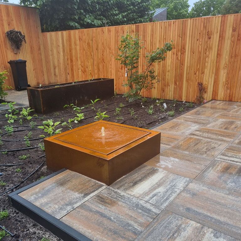 Fonte de água em aço corten 80 x 80 x 40 cm