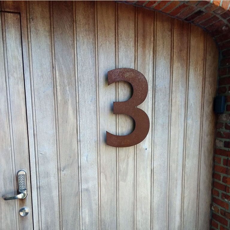 Número de casa em aço corten 3 - 30 cm