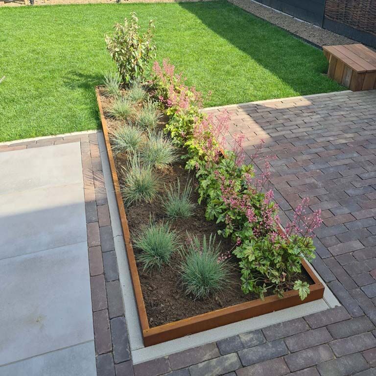 Conjunto completo de borda fixa em aço corten de 12 cm por 15 metros