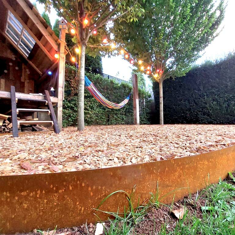 Conjunto completo de borda reta em aço corten de 25 cm por 24 metros