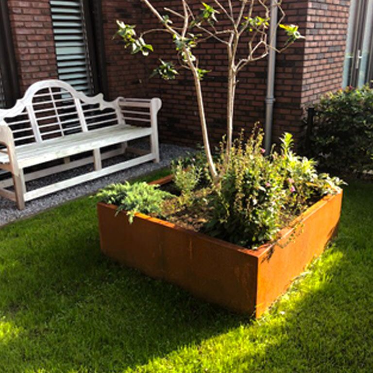 Floreira soldada em aço corten Montana 140 x 140 x 60 cm