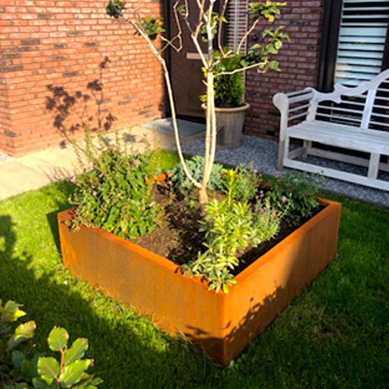 Floreira soldada em aço corten Montana 120 x 120 x 40 cm