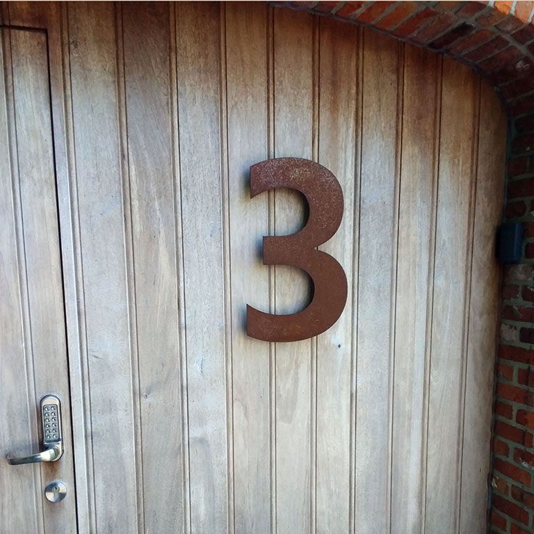 Número de casa em aço corten 3 - 30 cm