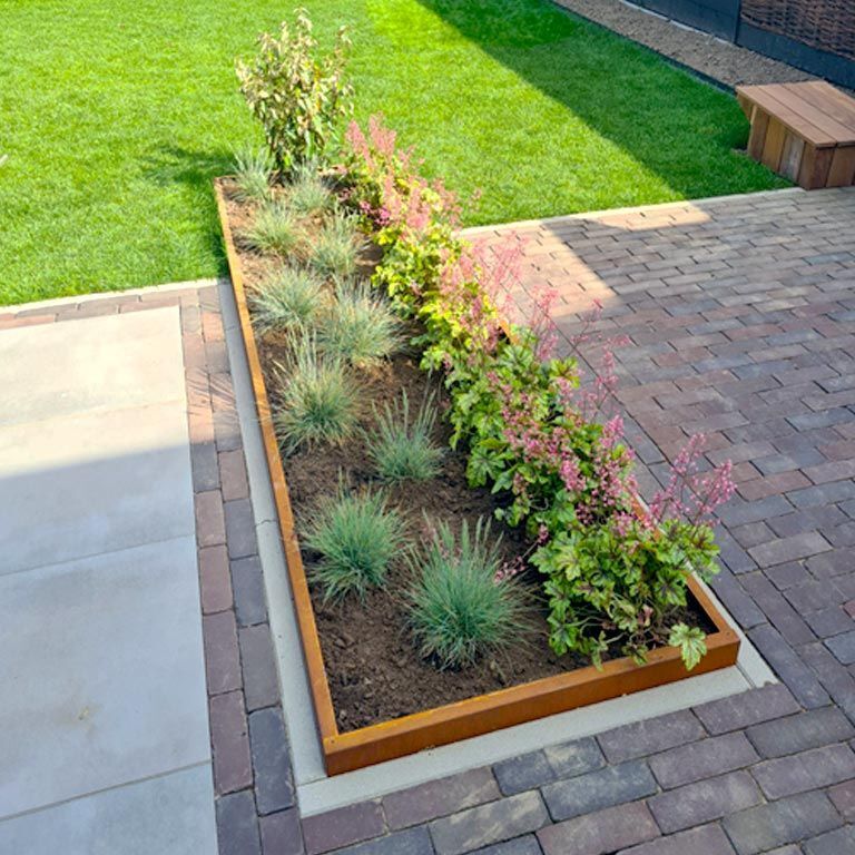 Conjunto completo de borda fixa em aço corten de 12 cm por 15 metros