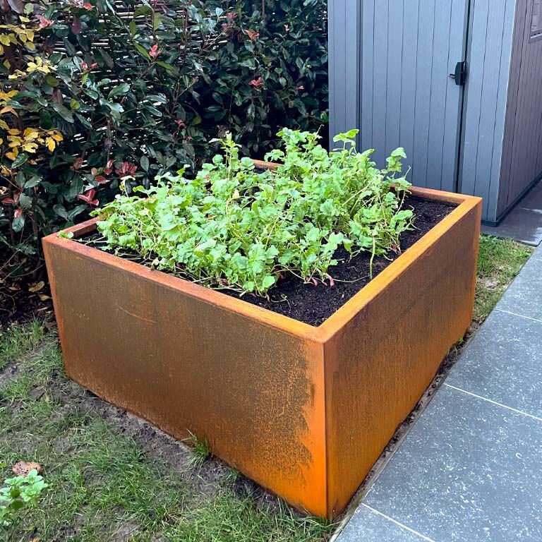Floreira soldada em aço corten Montana 120 x 120 x 60 cm