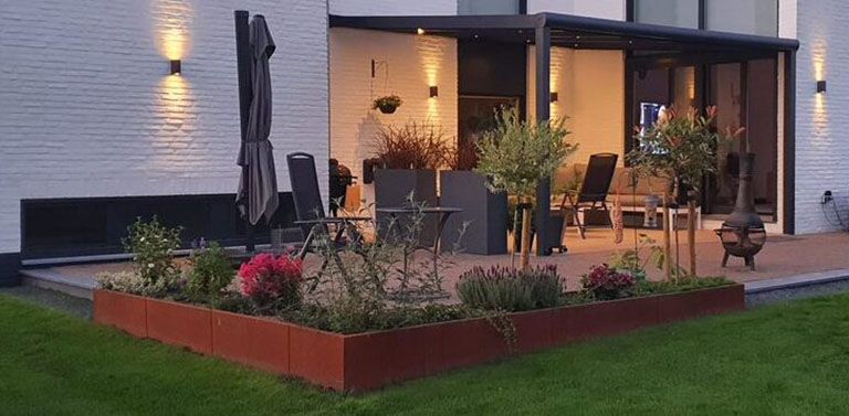 Crie atmosfera com aço corten no jardim